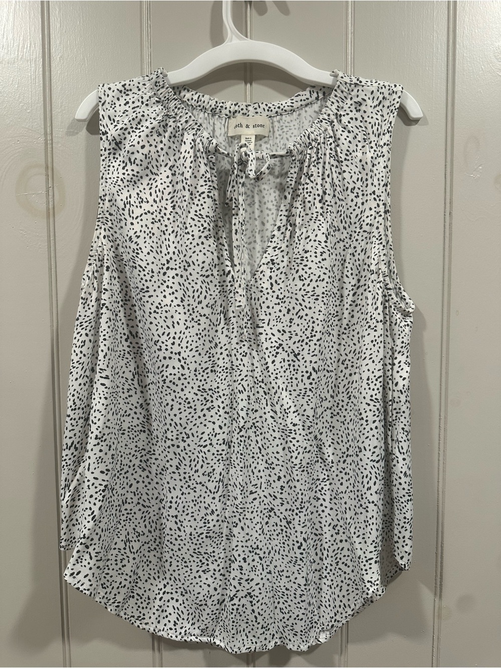 Cloth & Stone White Sleeveless Dot-Print Tie-Neck Camisole